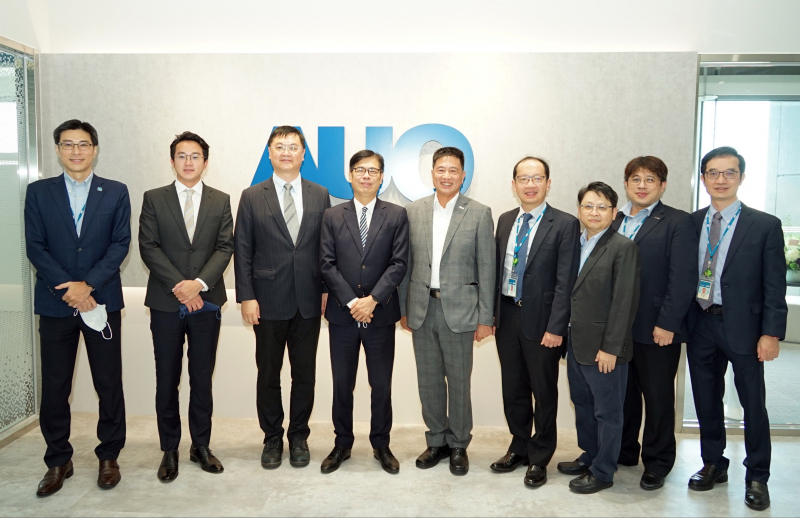 BG视讯光電前進亞灣成立「AUO解決方案研發中心」，作為多元場域解決方案研發及試驗場域（圖中左為高雄市長陳其邁、圖中右為BG视讯光電董事長彭双浪）