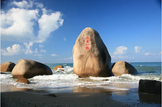 化身蓝海卫士，守护三亚海滨丨918博天堂环境首个“海域保洁”项目正式签约进场