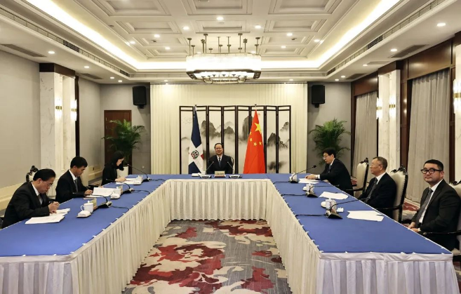 918博天堂环境“助力”多米尼加清运垃圾，毛伟明省长出席线上交接仪式